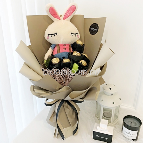 Ferrero Caspia Chocolate Bouquet With Balloon (Johor Bahru Delivery On