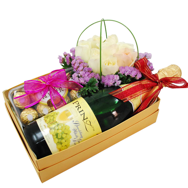Toast &amp; Roses Floral Gift Box